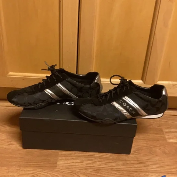 Coach signature Jamie black suede & silver sneakers. Size 8. - Picture 3 of 5